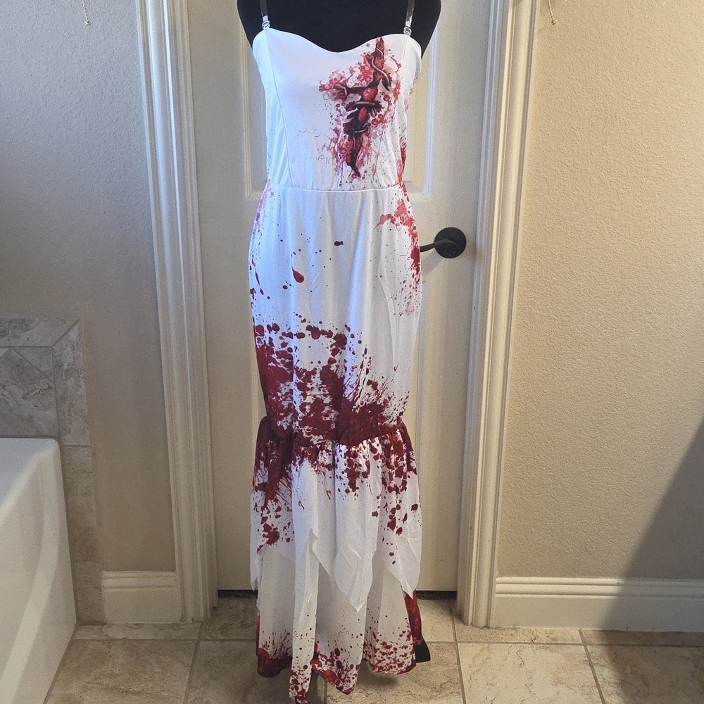 Zombie Bride Fishtail Blood Splattered Dress With Veil NWT - Picture 8 of 16